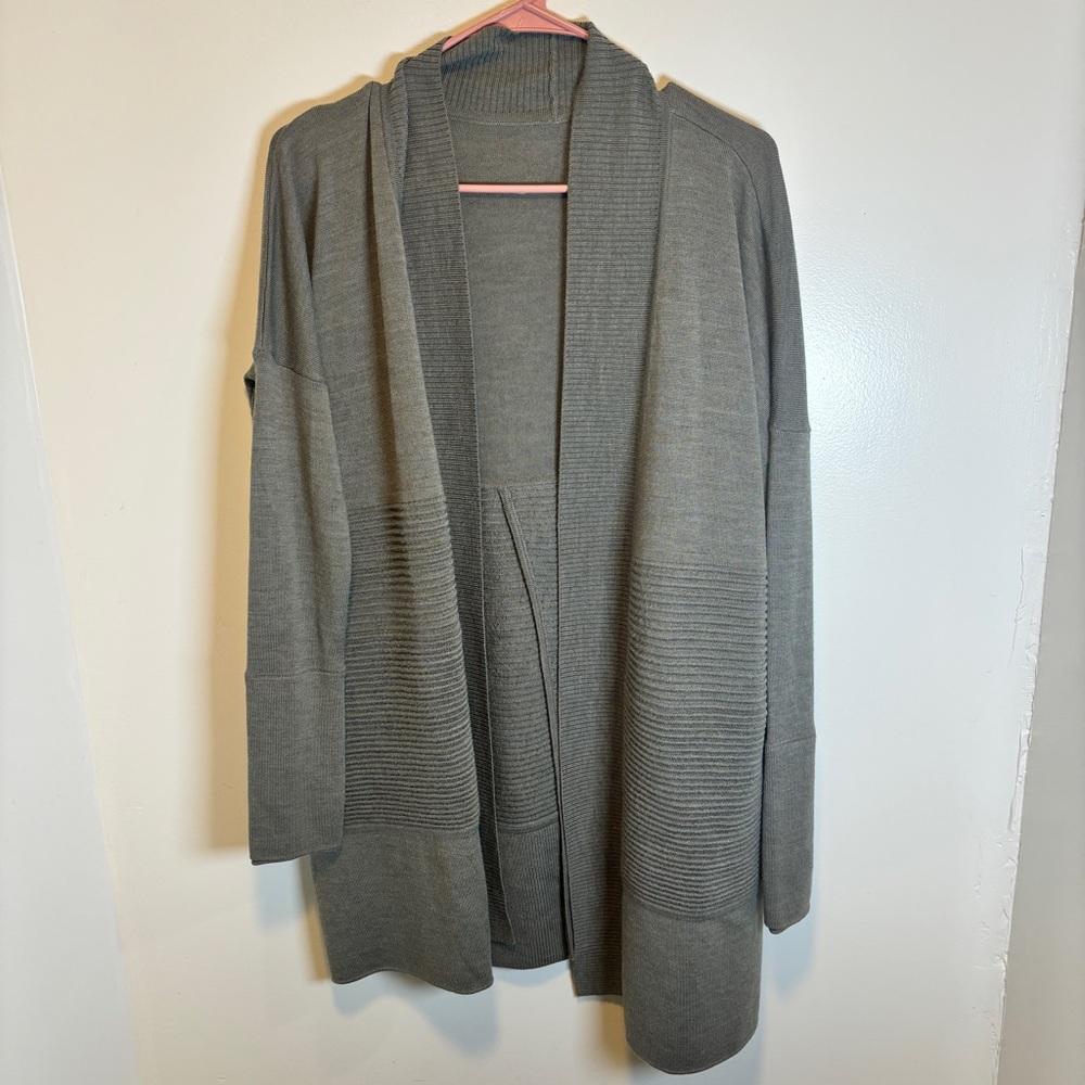Lululemon sit in lotus wrap II greenish gray‎ women's size 8-10
